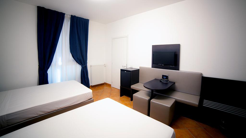 New Generation Hostel Chic Sempione Milan Room photo